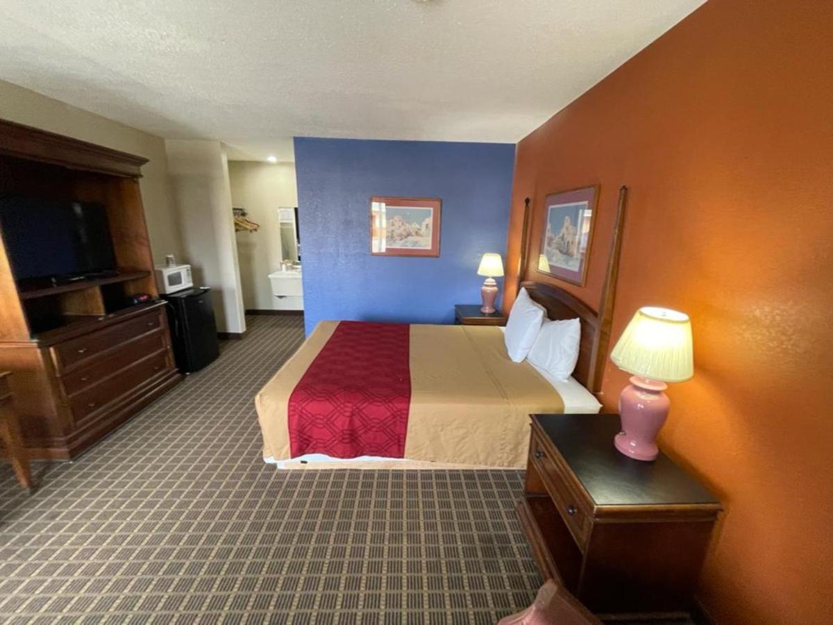 Knights Inn & Suites Emporia Eksteriør bilde