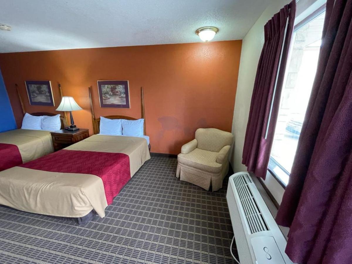 Knights Inn & Suites Emporia Eksteriør bilde