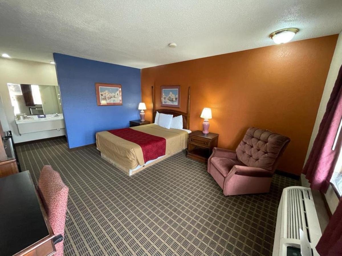 Knights Inn & Suites Emporia Eksteriør bilde
