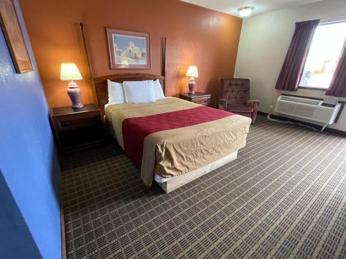 Knights Inn & Suites Emporia Eksteriør bilde