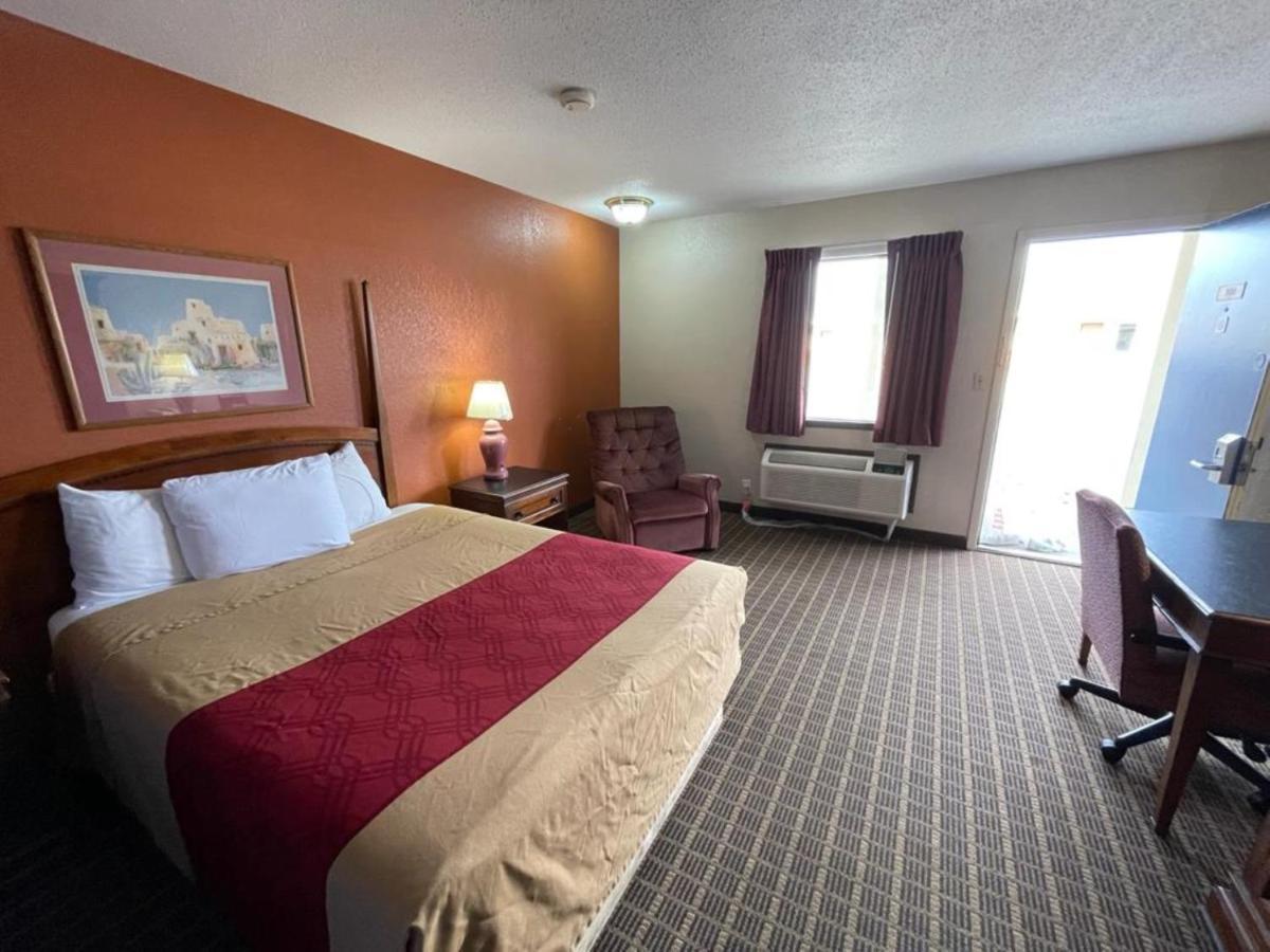 Knights Inn & Suites Emporia Eksteriør bilde