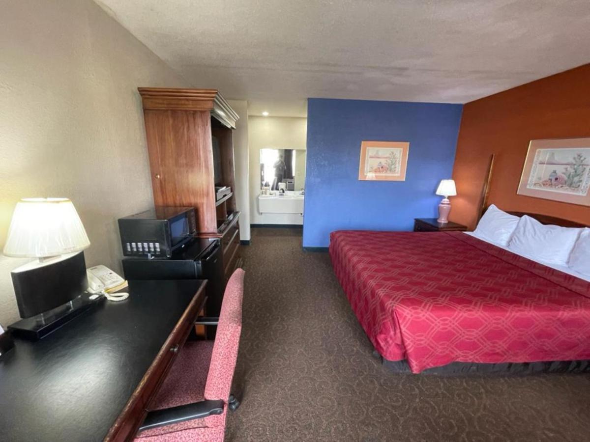Knights Inn & Suites Emporia Eksteriør bilde