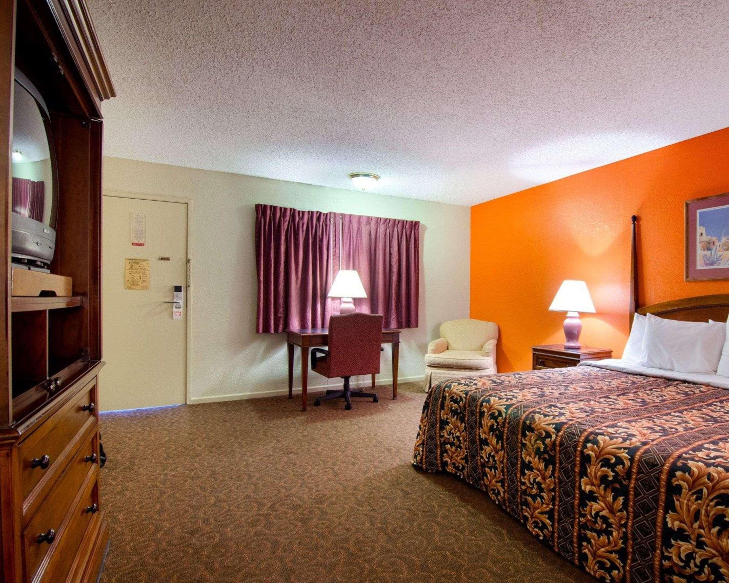 Knights Inn & Suites Emporia Eksteriør bilde
